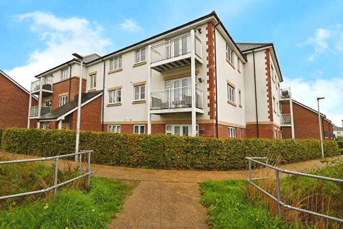 1 Bedroom Flat For Sale In Lockhart Drive, Wokingham, Berkshire, RG40