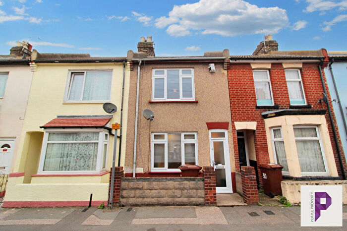 3 Bedroom Terraced House For Sale In Livingstone Road, Gillingham, Kent, ME7