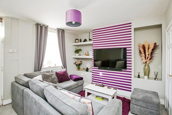 4 Bedroom End Of Terrace House For Sale In Bethel Street, Halifax, HX3