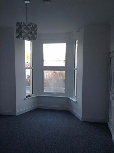 1 Bedroom Flat To Rent In Flat Folkestone Road, Dover, Kent, CT17