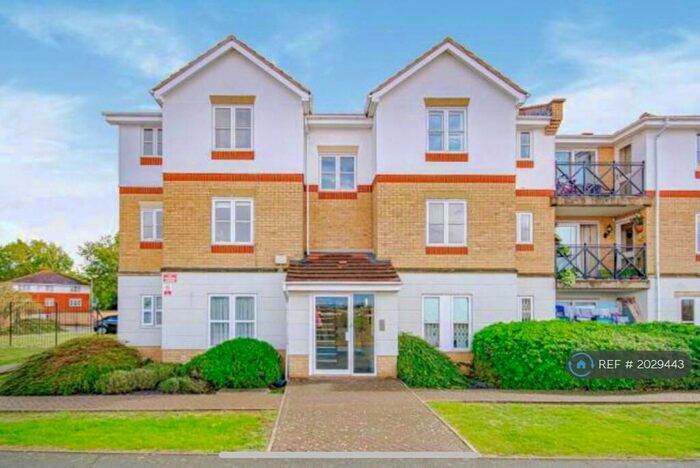 2 Bedroom Flat To Rent In Princess Alice Way, London, SE28