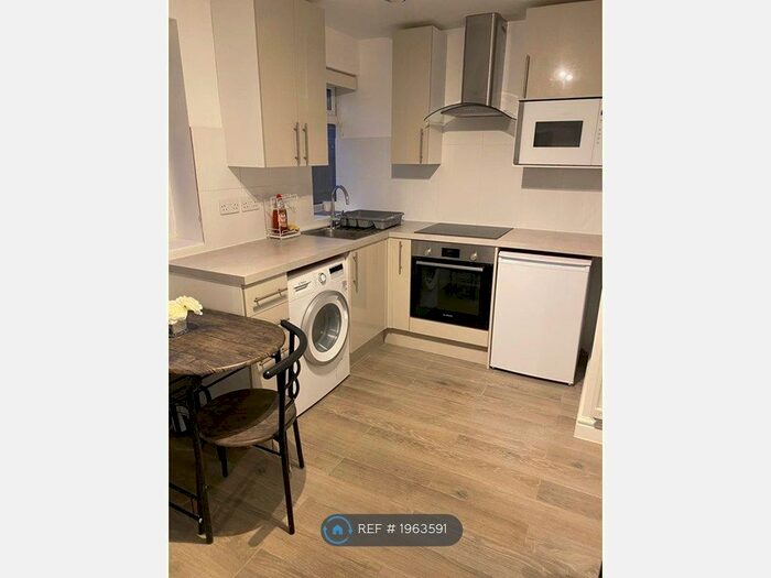 Studio To Rent In Barley Lane, Ilford, IG3