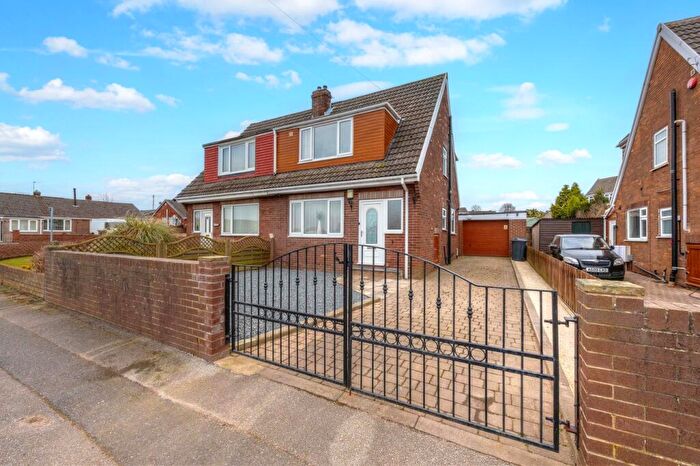 3 Bedroom Semi-Detached Bungalow To Rent In Lynwood Drive, Barnsley, S71
