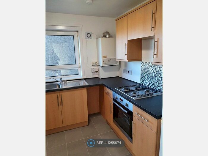 3 Bedroom Flat To Rent In The Green, Bathgate, EH48