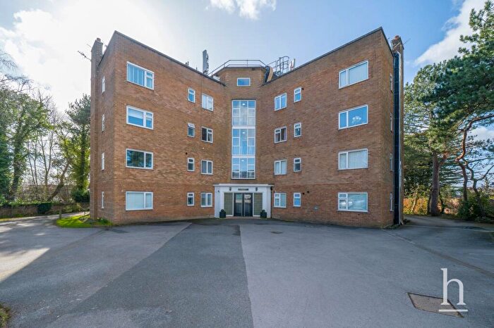 2 Bedroom Flat For Sale In Telegraph Road, Heswall, CH60