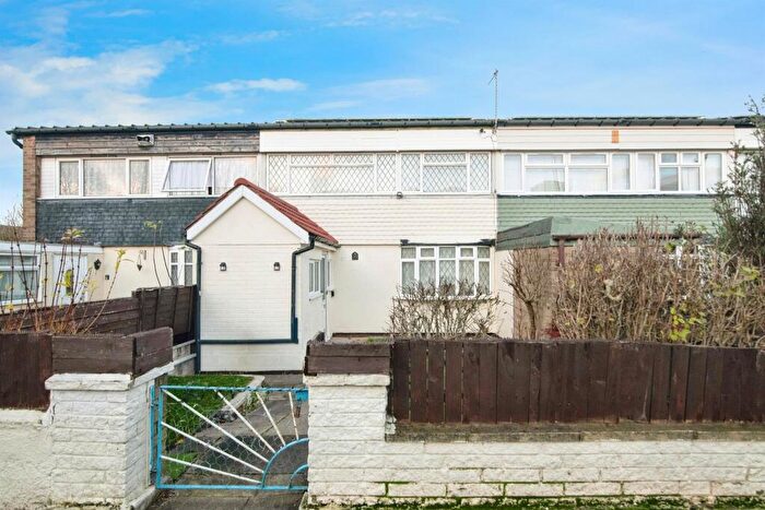 5 Bedroom Terraced House For Sale In Louise Croft, Birmingham, B14