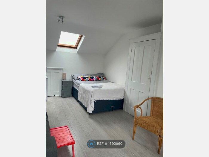 Studio To Rent In Northolme Road, London, N5