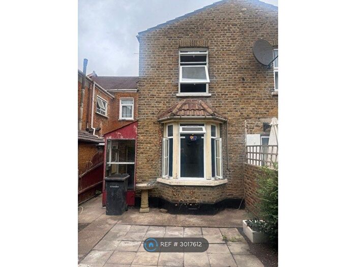 4 Bedroom Terraced House To Rent In Honley Road, London, SE6