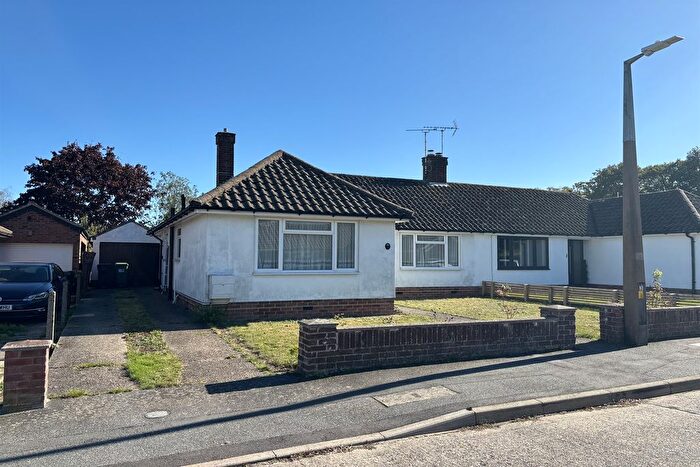 2 Bedroom Semi-Detached Bungalow For Sale In Greenway Gardens, Braintree, CM77