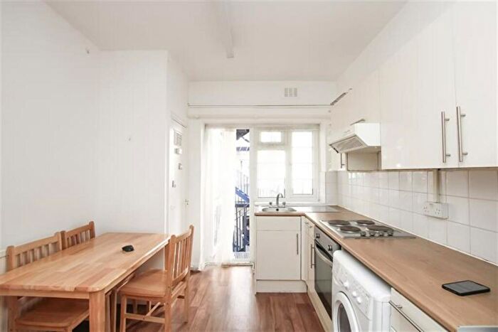 3 Bedroom Flat To Rent In Burnham Court, Brent Street, Hendon, NW4