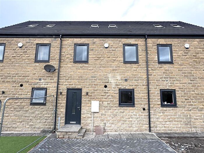 3 Bedroom Town House To Rent In Portland Crescent, Grimethorpe, S72