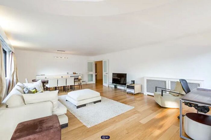 3 Bedroom Flat To Rent In The Terraces, Queens Terrace, NW8