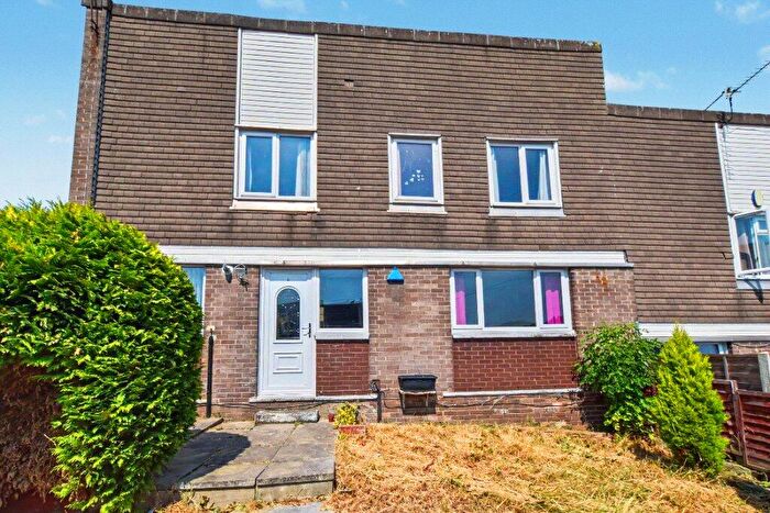3 Bedroom Town House For Sale In Bawn Gardens, Leeds, West Yorkshire, LS12