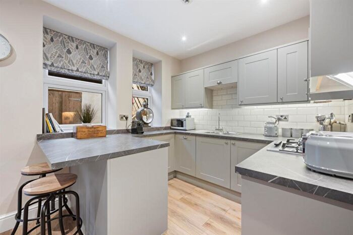 3 Bedroom End Of Terrace House For Sale In Manchester Road, Tideswell, Buxton, SK17