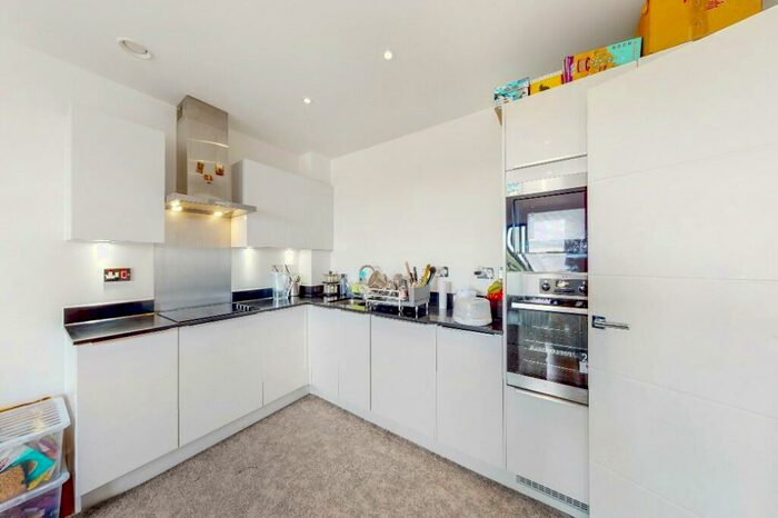 2 Bedroom Flat To Rent In City View Point, Leven Road, London, E14
