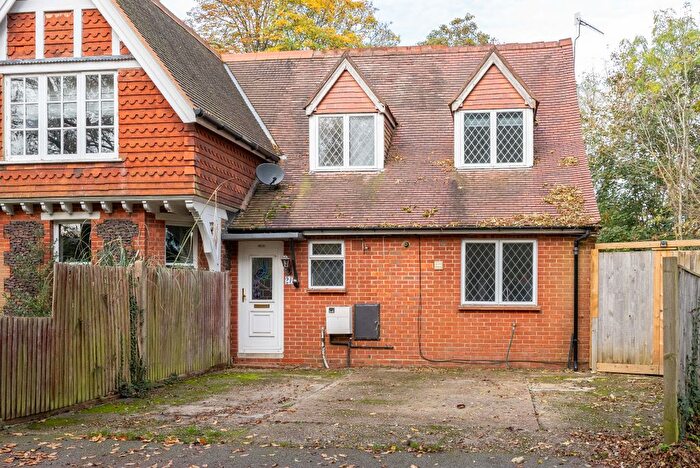 3 Bedroom Semi-detached House For Sale In Bentsbrook Close, North Holmwood, RH5