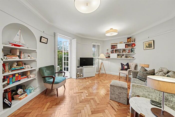 2 Bedroom Apartment For Sale In Heathcroft, Hampstead Way, London, NW11