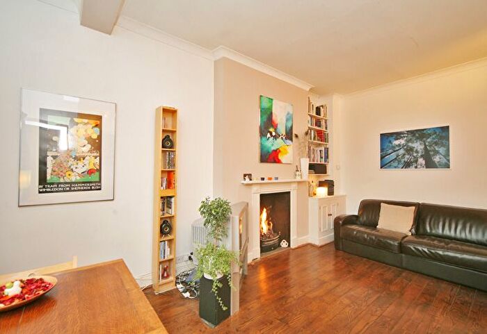 2 Bedroom Flat To Rent In Devonport Road, London, W12
