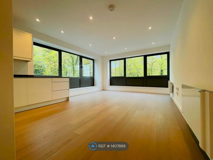 2 Bedroom Flat To Rent In Hubert Road, Brentwood, CM14