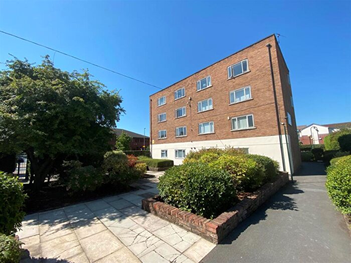 3 Bedroom Apartment To Rent In Wearhead Row, Eccles New Road, Salford, M5