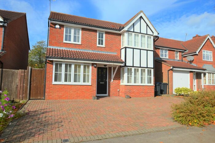 4 Bedroom Detached House To Rent In Gresley Close, West Side, Welwyn Garden City, AL8