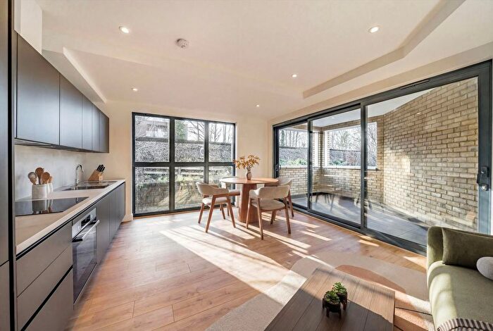 2 Bedroom Flat For Sale In Acacia Road, London, SW16