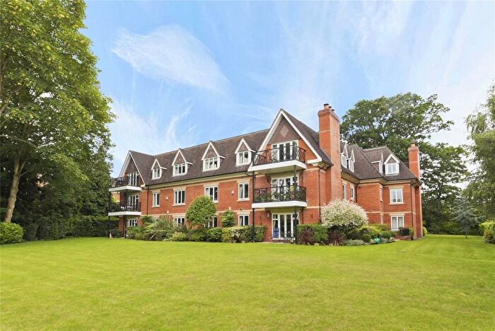 3 Bedroom Flat To Rent In Old Avenue, Weybridge, KT13