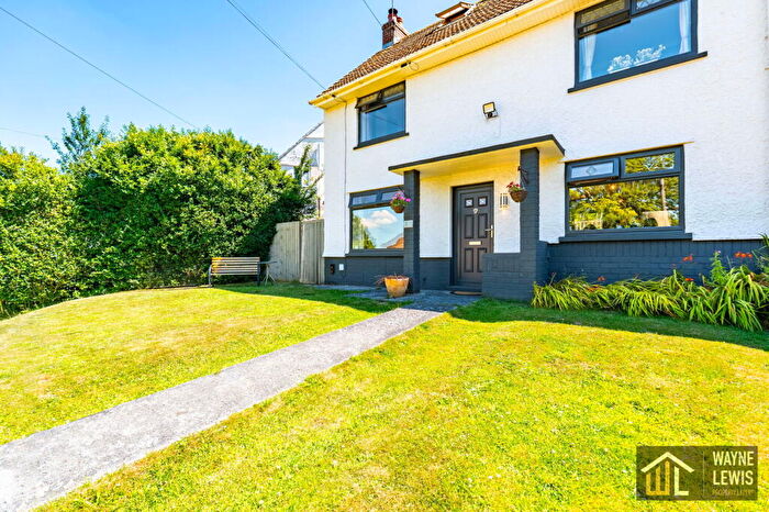 3 Bedroom Semi-Detached House For Sale In Oakfield, Pontllanfraith, Blackwood, NP12