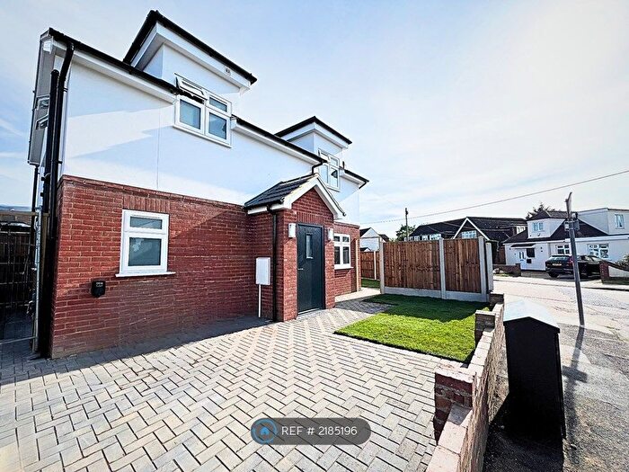 3 Bedroom Detached House To Rent In Abbots Close, Rainham, RM13