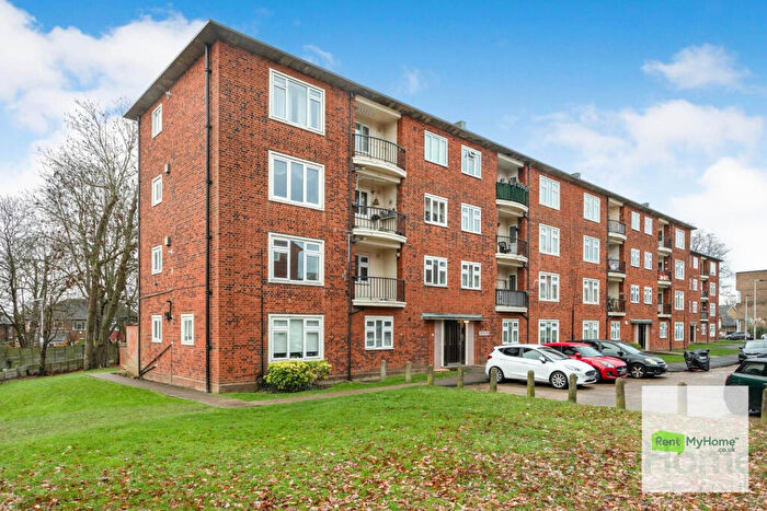 3 Bedroom Flat To Rent In South Woodford, Churchfields, London, E18