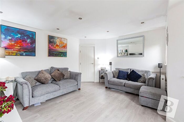 2 Bedroom Maisonette For Sale In Heath Park Court, Gidea Park, RM2