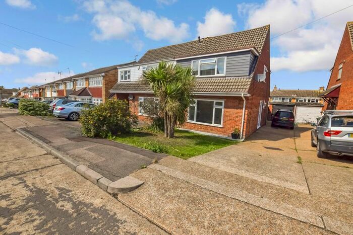 3 Bedroom Semi-Detached House To Rent In Edinburgh Avenue, Corringham, Stanford-Le-Hope, SS17