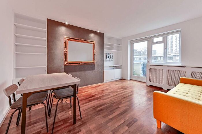 2 Bedroom Flat To Rent In Sylvia Court, Islington, London, N1