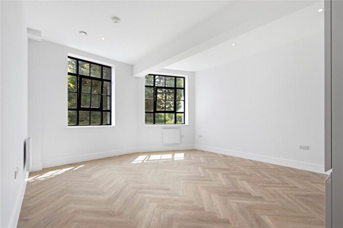 2 Bedroom Apartment To Rent In Brunswick Park Road, London, N11