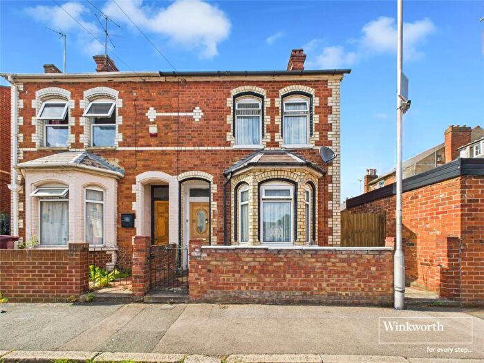 4 Bedroom Semi-Detached House For Sale In Baker Street, Reading, Berkshire, RG1