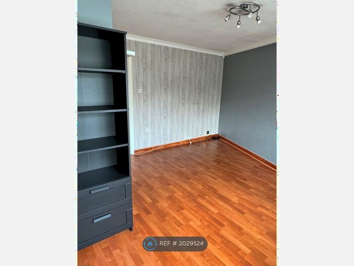 2 Bedroom Flat To Rent In Coates Dell, Watford, WD25