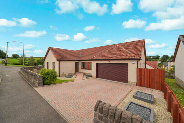 4 Bedroom Detached Bungalow For Sale In Carneil Road, Carnock, Dunfermline, KY12