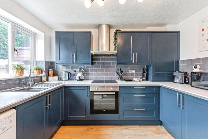 3 Bedroom Semi Detached House For Sale In Sheffield Court, Raunds, Wellingborough, NN9
