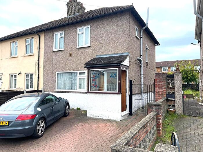3 Bedroom Semi-Detached House To Rent In Lenthall Avenue, Grays, RM17