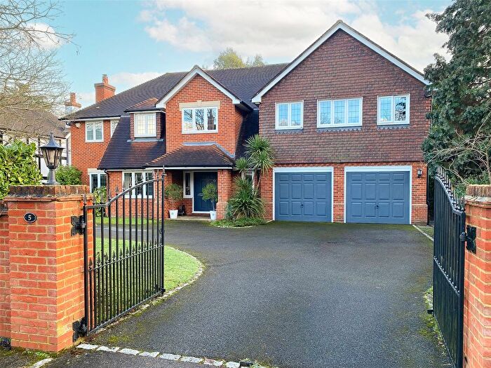 5 Bedroom Detached House For Sale In Adelaide Road, Walton-On-Thames, KT12