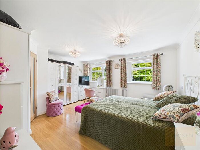 2 Bedroom Detached Bungalow For Sale In Kingscote Close, Gloucester, GL3