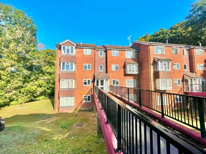 1 Bedroom Flat To Rent In Bridge Court, Craigmount, Radlett, WD7