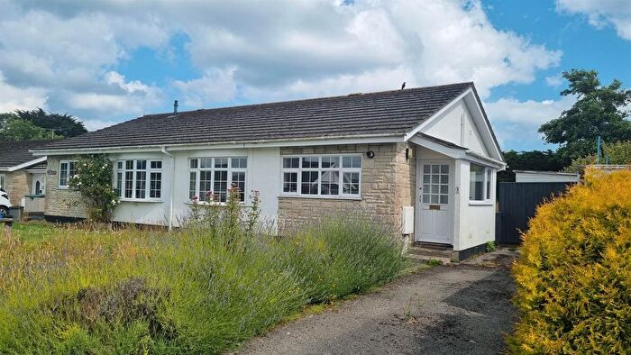 2 Bedroom Semi-Detached Bungalow To Rent In The Paddock, Tenby, SA70