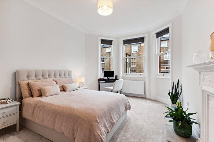 2 Bedroom Flat For Sale In Trebovir Road, London, SW5