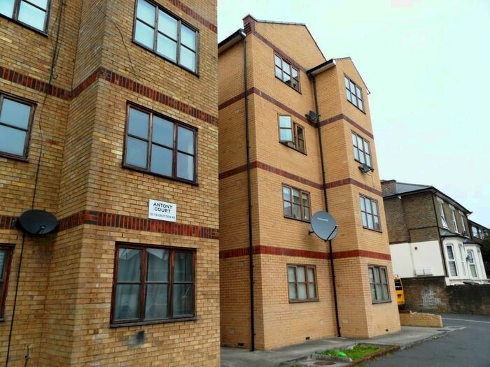 2 Bedroom Flat To Rent In - Croydon Road, London, SE20