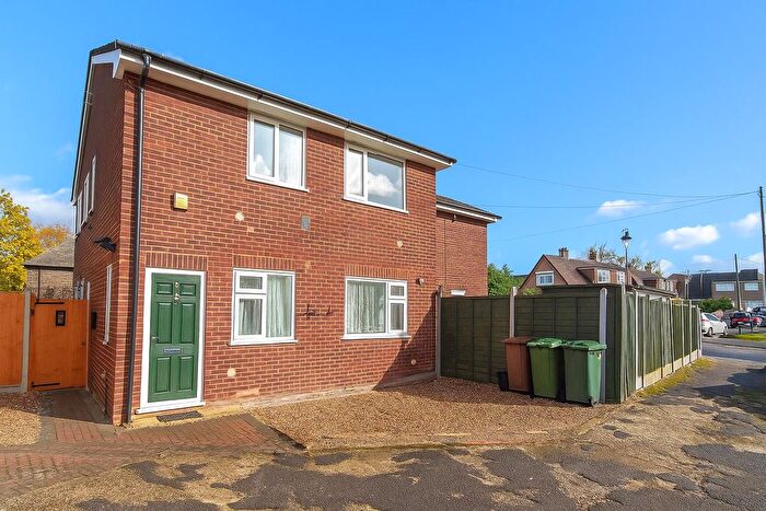2 Bedroom Maisonette For Sale In Bedfont Road, Stanwell, Staines-Upon-Thames, TW19