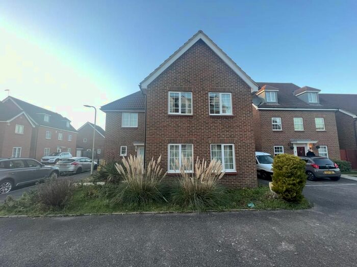 4 Bedroom Detached House To Rent In Chatsworth Park, Winnersh, RG41