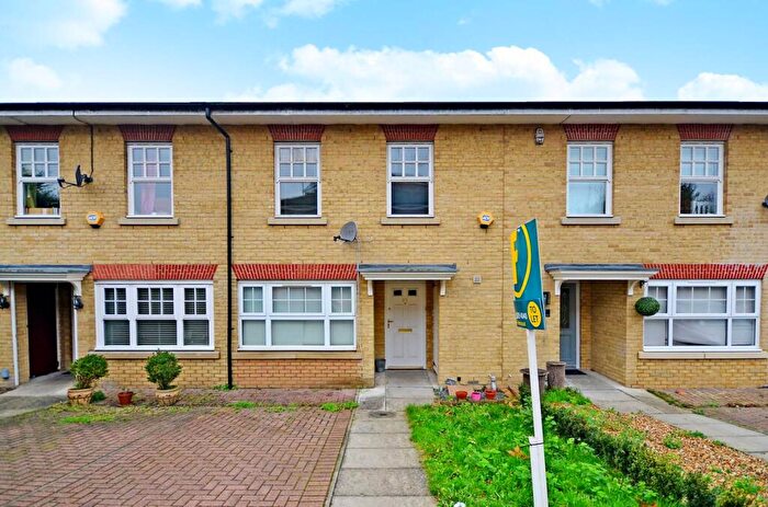 4 Bedroom House For Sale In Osier Crescent, Muswell Hill, London, N10