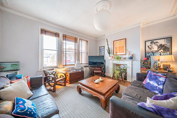 3 Bedroom Flat For Sale In North Street, London, SW4