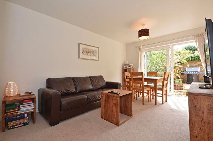 1 Bedroom Flat To Rent In Nantes Close, Wandsworth, SW18